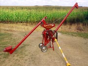 Quebradora de granos secos R165 - Puede aplicarse a toma de fuerza del tractor mediante barra cardánica.